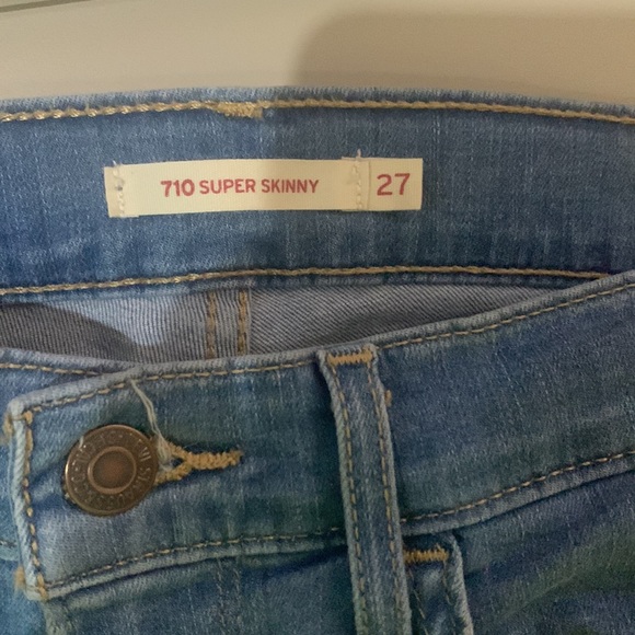 Levi’s 710 skinny Jean. Size 27. Light/medium wash - Picture 3 of 4